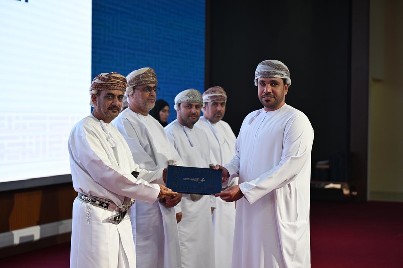 الاحتفال بتخريج الدفعة السابعة من المعهد التخصصي للتدريب المهني للمعلمين بتعليمية محافظة الظاهرة 