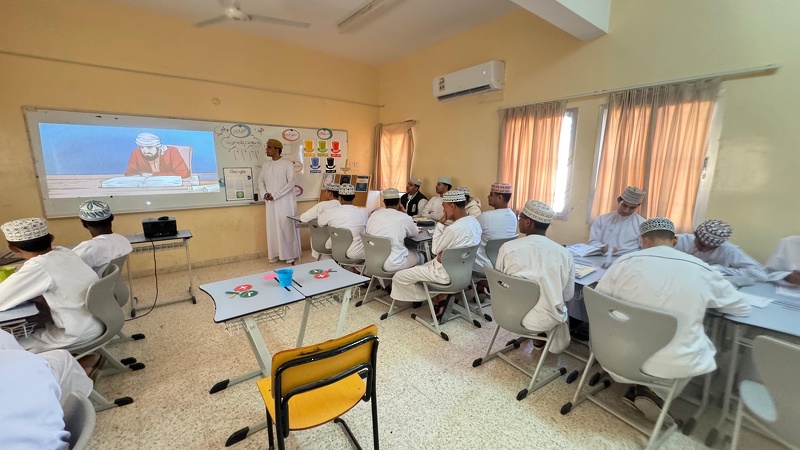 تبادل الخبرات بين تعليميتي جنوب الشرقية وشمال الباطنة لتعزيز التكامل المهني