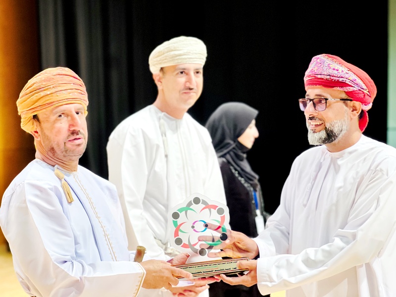 تعليمية ظفار تنظم ملتقى تعزيز الشراكة بين المدرسة والأسرة في تربية الأبناء وتعليمهم