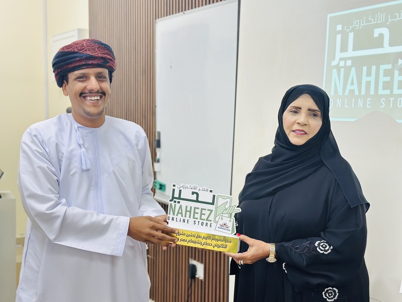 تدشين متجر إلكتروني بمدرسة نحيز في تعليمية ظفار