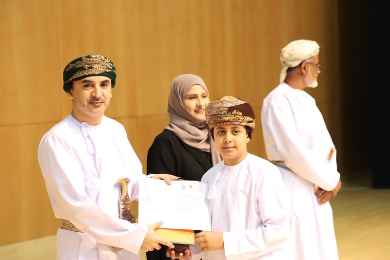 تعليمية ظفار تكرم عدد ٢٠٠ من الطلبة والمعلمين المجيدين في الأنشطة التربوية