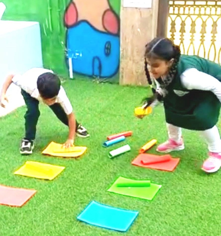 تنفيذ برنامج تبادل الخبرات بين المدارس الخاصة بمحافظة ظفار