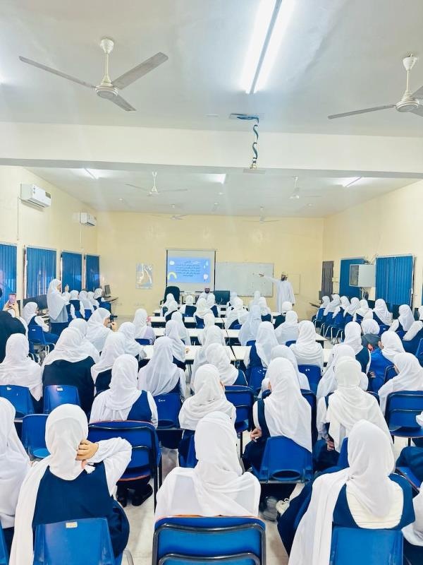 المديرية العامة لتطوير المناهج تختتم زياراتها التثقيفية لتعليمية ظفار