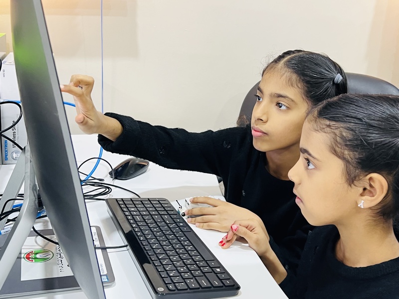 مركز الابتكار والروبوت العلمي بتعليمية ظفار ينفذ البرنامج الشتوي لطلبة المدارس