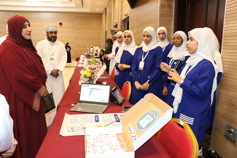 ختام برامج الأسبوع الوطني للعلوم والتكنلوجيا والهندسة والرياضيات بتعليمية جنوب الباطنة