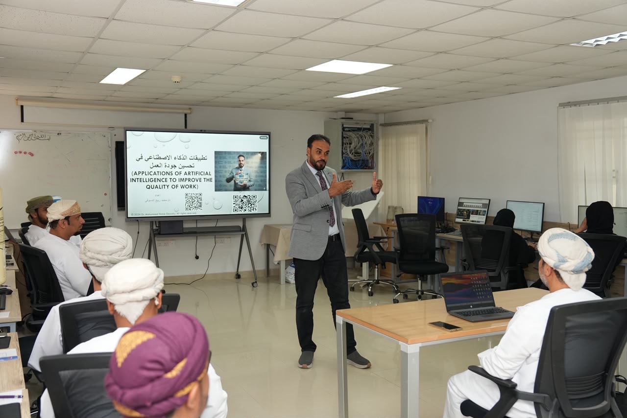 تعليمية جنوب الشرقية تنفذ برنامجًا تدريبيًا حول تطبيقات الذكاء الاصطناعي في تحسين جودة العمل