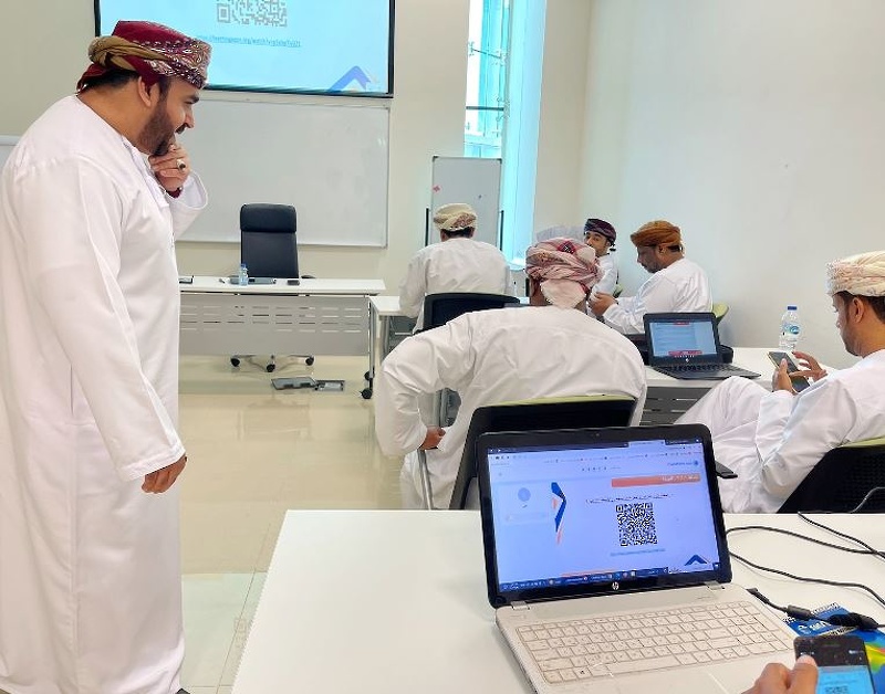 ختام برنامج التسويق المعلوماتي وتصميم المحتوى التعليمي لمراكز مصادر التعلم بتعليمية ظفار