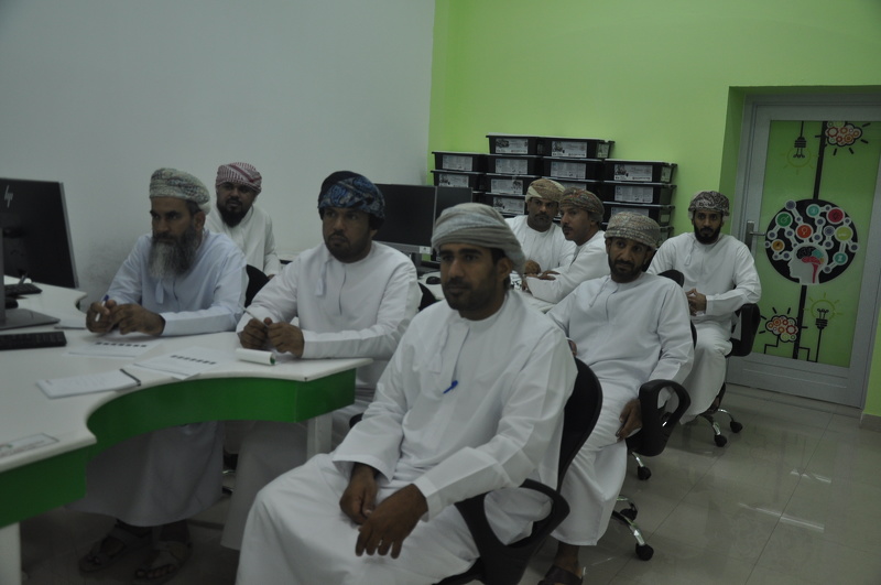 تنظيم حلقة عمل للموظفين بتعليمية محافظة الظاهرة 