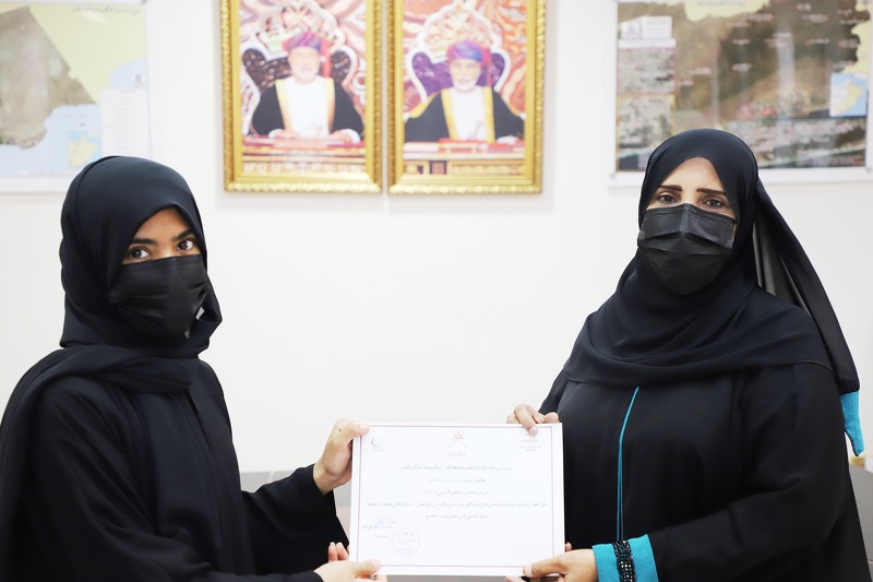 تكريم طالبات مدرسة خبرارت ضمن المدارس المطبقة لكتاب 