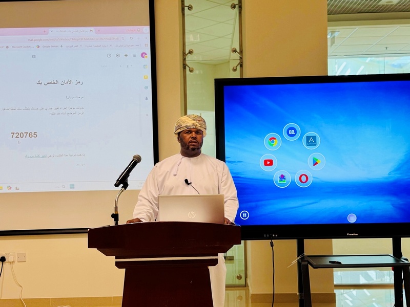 تعليمية ظفار تنفذ برنامجًا تدريبيًا حول تطبيقات مختبرات العلوم الافتراضية