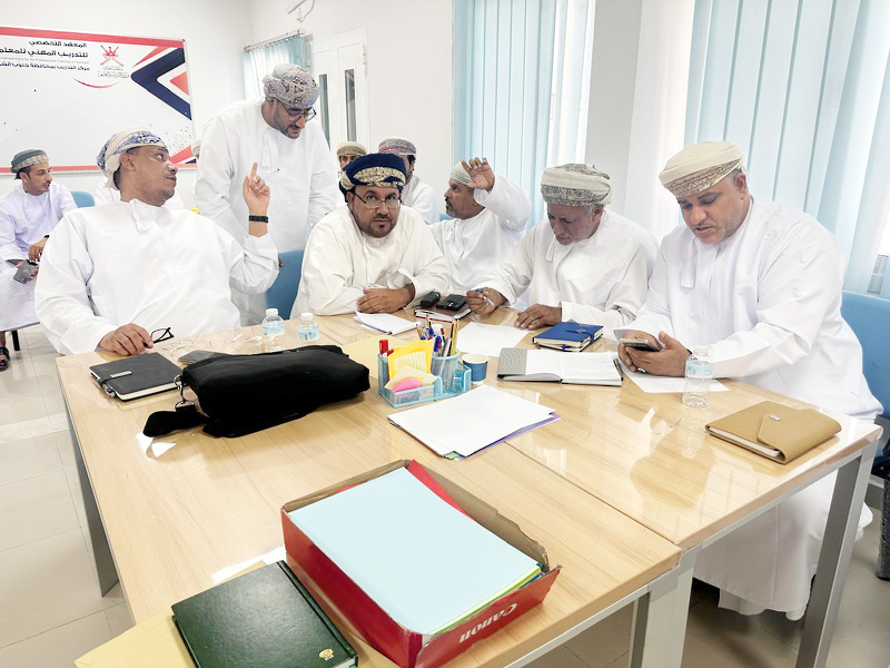 برنامجا تدريبيا حول (الخطة التدريبية لمنهجية الفرق الإشرافية)   بتعليمية جنوب الشرقية