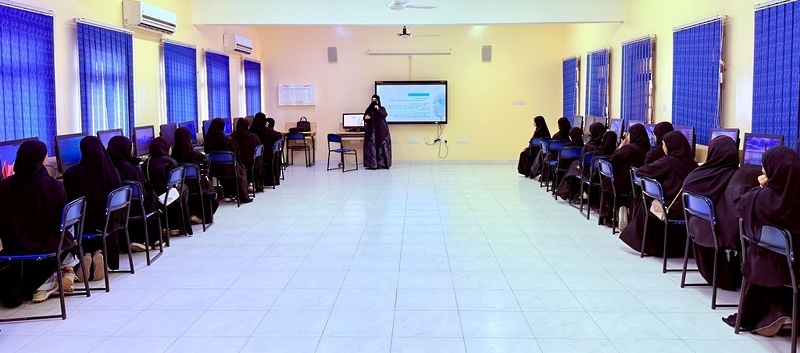 ورش نوعية في مركز السعادة الصيفي لتعزيز مهارات اللغة والذكاء الاصطناعي لدى الطالبات