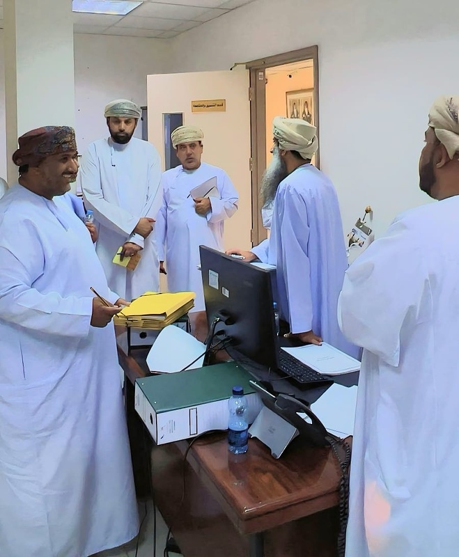 فريق من دائرة الوثائق بوزارة التعليم يزور تعليمية جنوب الشرقية