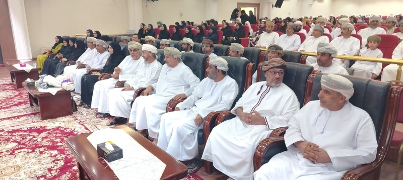  الاحتفال بتكريم الطلبة المجيدين والفائزين في الأنشطة المدرسية بمدارس محافظة الظاهرة