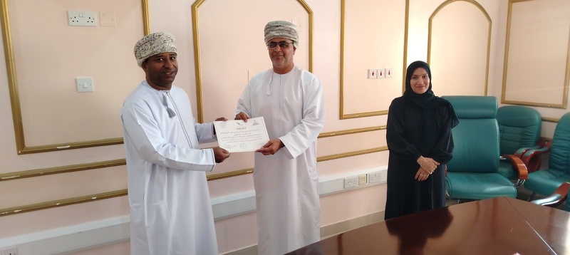 الاحتفال بتكريم المعلمين والطلبة المجيدين في مسابقات أولمبياد الابتكار والروبوت والذكاء الاصطناعي بتعليمية محافظة الظاهرة 