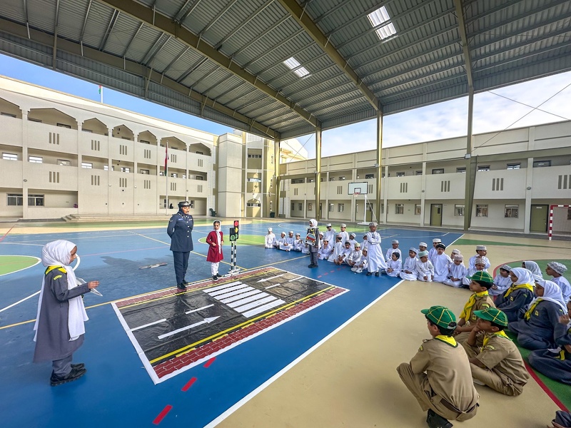 محاضرات توعوية حول السلامة المرورية بتعليمية ظفار