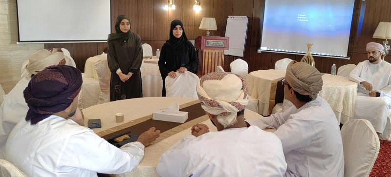 جلسات نقاشية حول مشروع التحول الرقمي بتعليمية ظفار