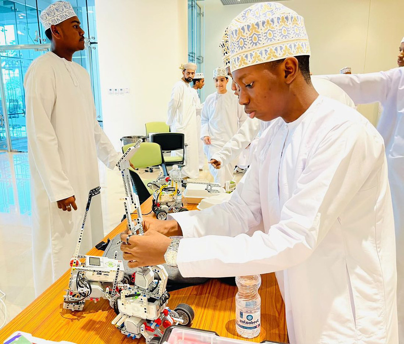 تنفيذ مسابقة الأولمبياد الوطني للروبوت بمحافظة ظفار 