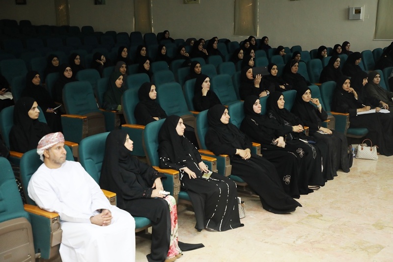 تعليمية الداخلية تنفذ برنامجا تدريبيا حول إدارة المخاطر والسلامة في المؤسسات التعليمية