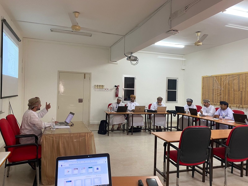 اختتام حلقة العمل حول تنظيم وتحليل البيانات بتعليمية محافظة الظاهرة   