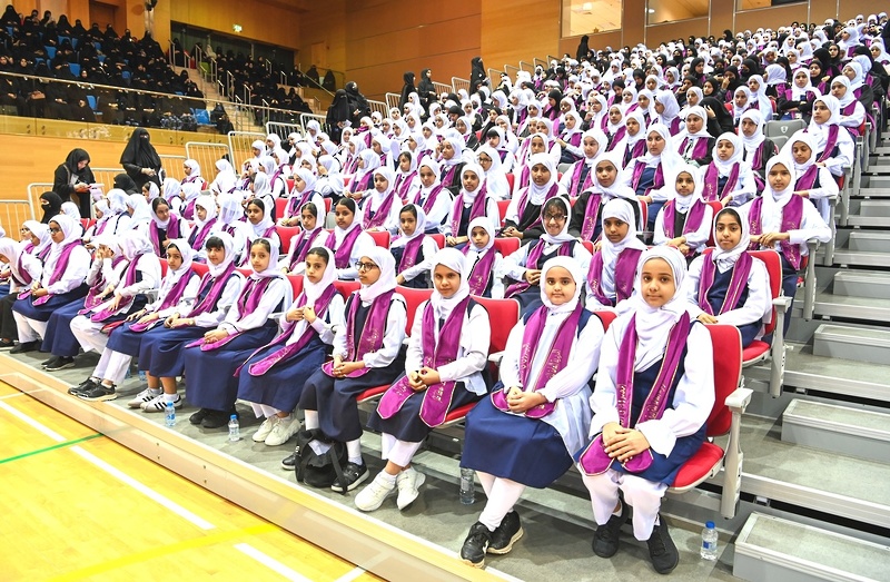 تعليمية ظفار تحتفل بتكريم الطلبة المجيدين في التحصيل الدراسي