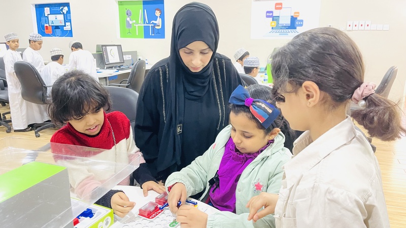 تواصل أعمال البرنامج الشتوي للابتكار بتعليمية ظفار