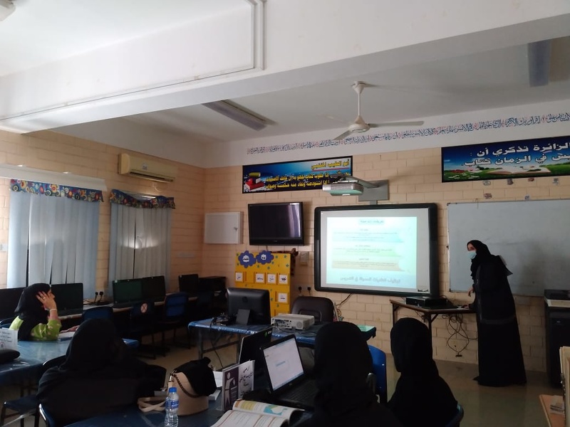 توظيف التقنية الحديثة في التدريس مشغل تدريبي بشمال الباطنة 