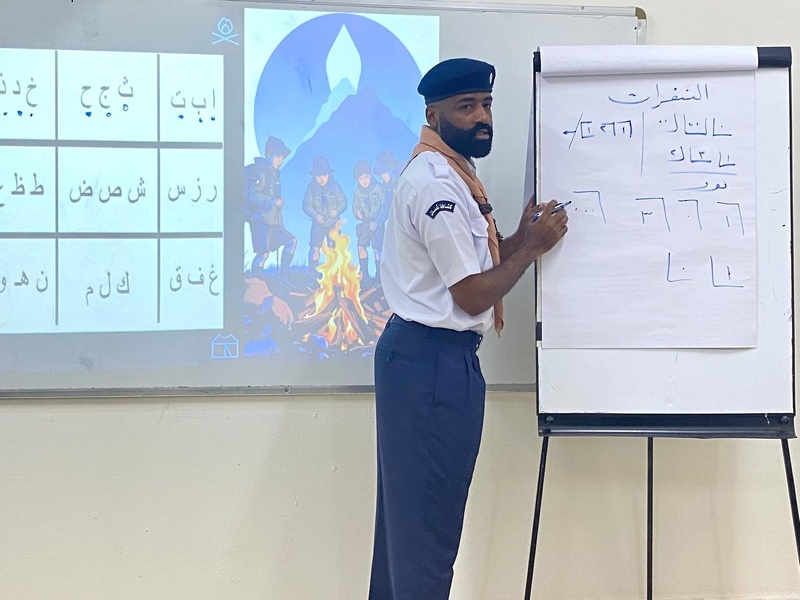 تواصل فعاليات الدورة المتقدمة لقادة وقائدات الحركة الكشفية والإرشادية بتعليمية ظفار