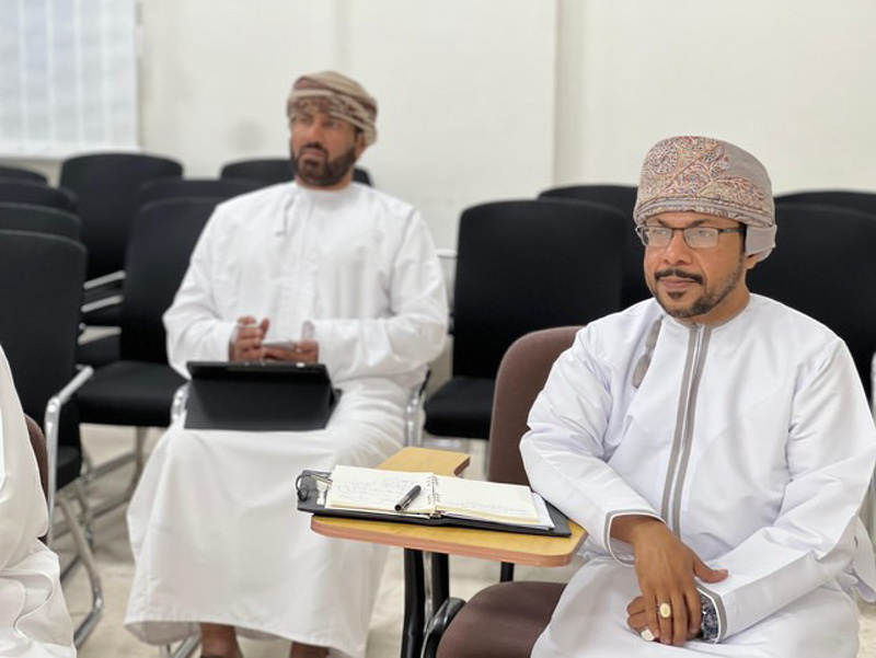   فريق الإشراف المركزي بوزارة التربية والتعليم يختتم زيارته لتعليمية ظفار