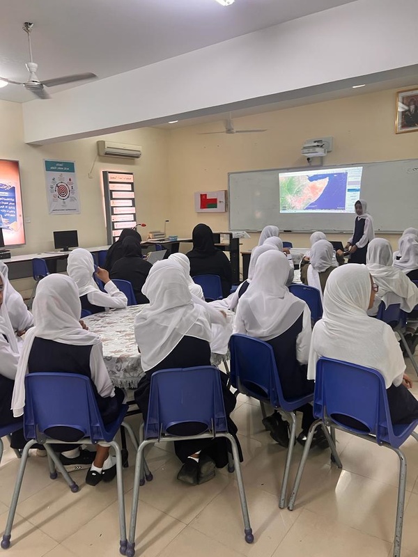 انطلاق الزيارات الإشرافية لمتابعة توظيف برنامج جوجل ايرث  Google Earth في المواقف التعليمية بتعليمية ظفار