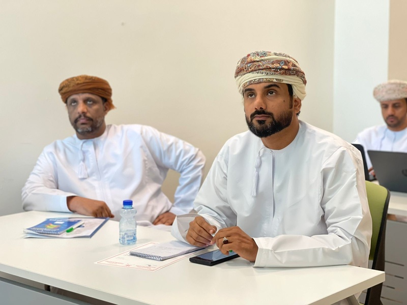 ختام برنامج التسويق المعلوماتي وتصميم المحتوى التعليمي لمراكز مصادر التعلم بتعليمية ظفار