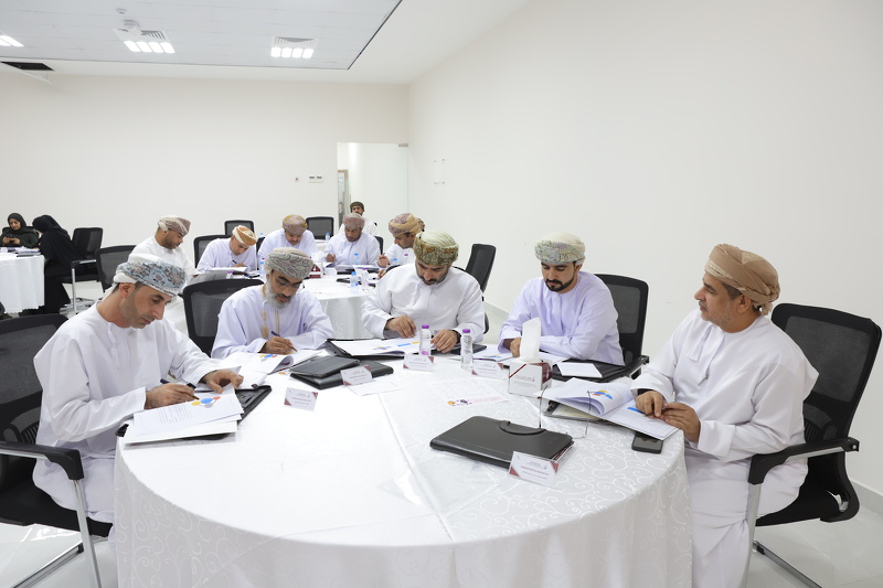 قسم التدريب والتأهيل يختتم حزمة البرامج التدريبية للعام 2024 بتعليمية جنوب الباطنة