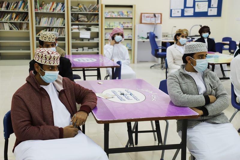 المدير العام المساعد لشؤون التخطيط وتنمية الموارد البشرية وتقنية المعلومات بتعليمية ظفار يزور عدد من المدارس