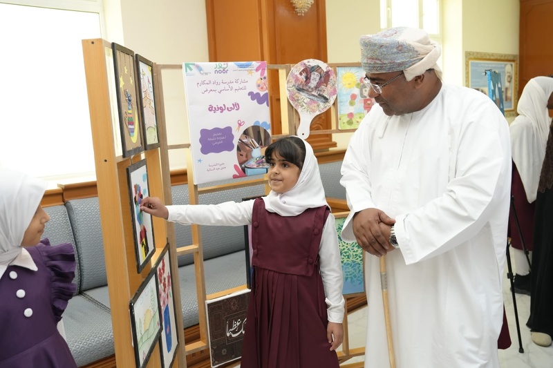 افتتاح المعرض الفني (لآلئ لونية)