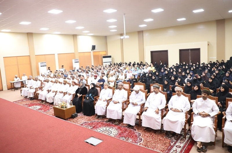 تعليمية ظفار تنظم البرنامج التعريفي للمعلمين الجدد للعام الدراسي 2024/ 2025 م.