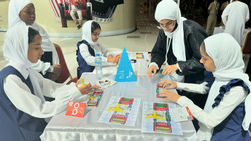 افتتاح المعرض العلمي المصاحب للاسبوع الوطني للعلوم والتكنولوجيا والهندسة والرياضيات  بتعليمية ظفار 