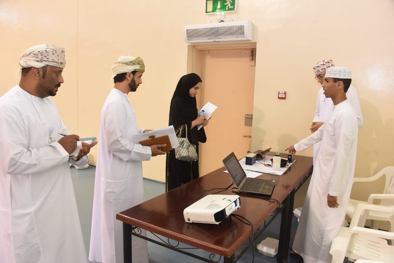 تقييم المشاريع المشاركة في جائزة شركة تنمية نفط عمان للطاقة المتجددة بتعليمية جنوب الشرقية