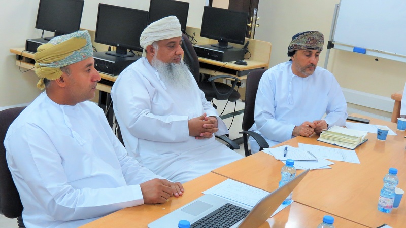 وقفات تحليلية للزيارات الإشرافية ضمن الحلقة النقاشية لقسم تطوير الأداء المدرسي بتعليمية الظاهرة