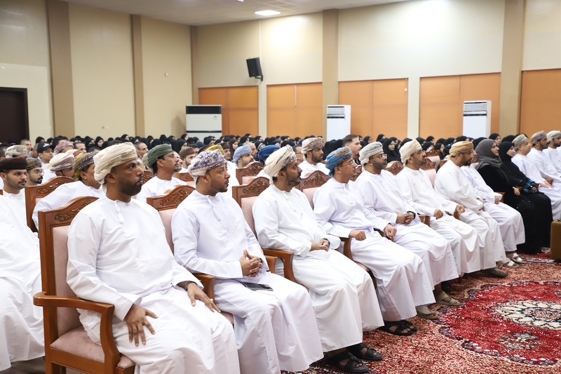 تعليمية ظفار تنظم البرنامج التعريفي للمعلمين الجدد للعام الدراسي 2024/ 2025 م.