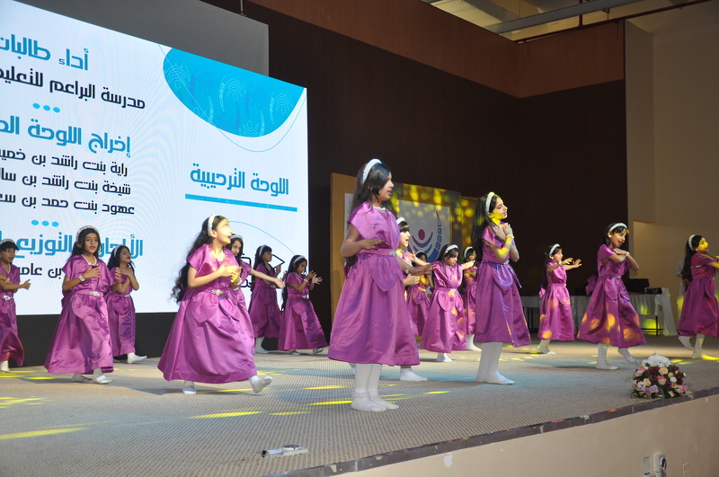 مجلس أولياء الأمور بولاية عبري وبالتعاون مع مجالس أولياء الأمور بولايتي ضنك وينقل  يكرمون الطلبة المجيدين في التحصيل الدراسي والأنشطة التربوية بمدارس محافظة الظاهرة 