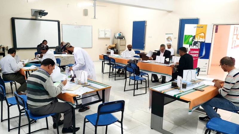 بدء أعمال لجان الفحص والتدقيق النهائي لأعمال طلبة دبلوم التعليم العام بتعليمية ظفار   