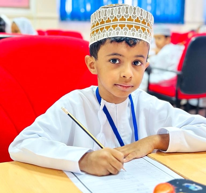 تنفيذ الجولة الختامية لمسابقة الإملاء في اللغة الإنجليزية بمدارس الحلقة الأولى بتعليمية ظفار