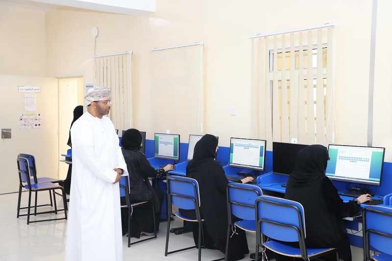 بدء امتحانات وظائف الإشراف التربوي والإدارة المدرسية للعام الدراسي 2026/ 2027م بتعليمية ظفار