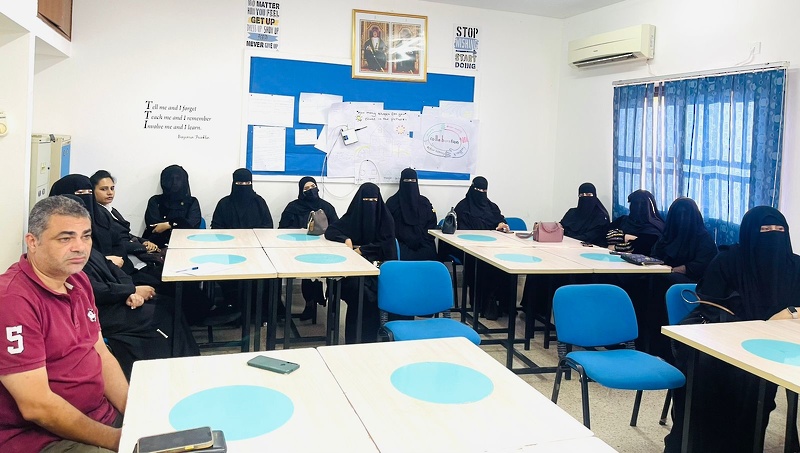 الفريق المركزي بديوان عام الوزارة ينفذ خطة الزيارة و تدريب مراقبين الدراسات الدولية بتعليمية ظفار