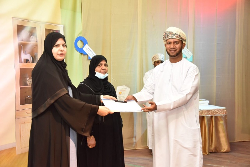 الاحتفال بتكريم المدارس المشاركة في مسابقة جائزة شل للسلامة على الطريق بتعليمية محافظة الظاهرة