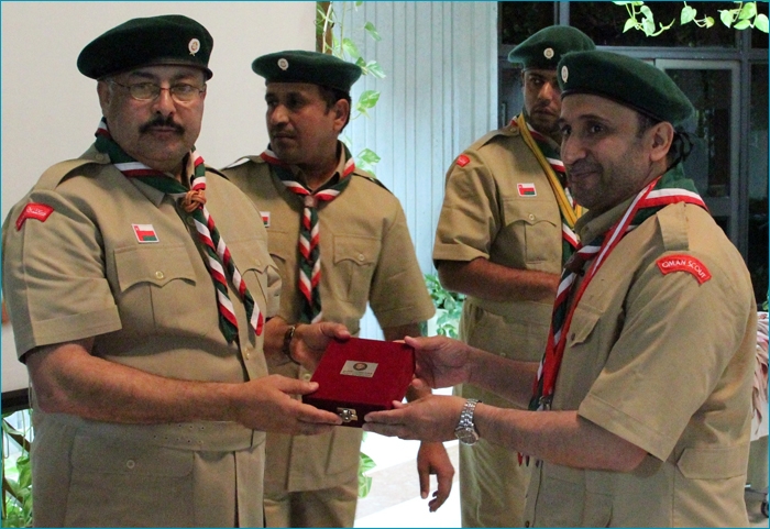 تسليم قلادة مجلس التعاون وتقليد أوسمة الشارة الخشبية وقادة التدريب ومساعديهم الدولية