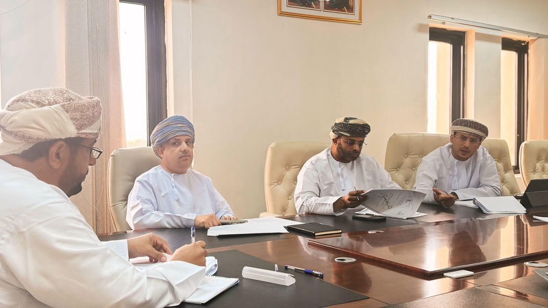 مناقشة مسودة الابتكار المرجعي لتطبيق التعليم عن بعد بتعليمية ظفار 