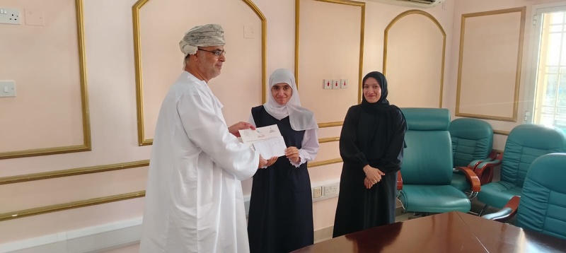 الاحتفال بتكريم المعلمين والطلبة المجيدين في مسابقات أولمبياد الابتكار والروبوت والذكاء الاصطناعي بتعليمية محافظة الظاهرة 