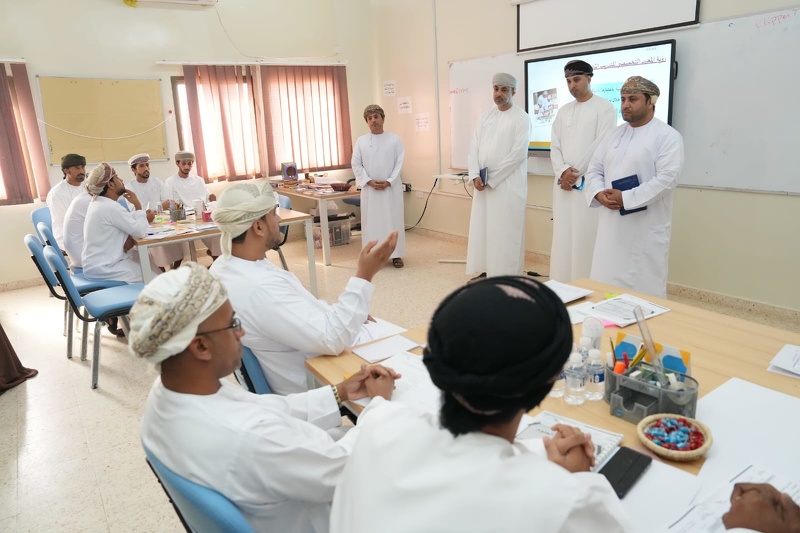 وفد من المعهد التخصصي للتدريب المهني للمعلمين يزور تعليمية جنوب الشرقية