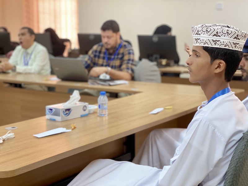 تنفيذ ملتقى معلمي اللغة الانجليزية بتعليمية ظفار 